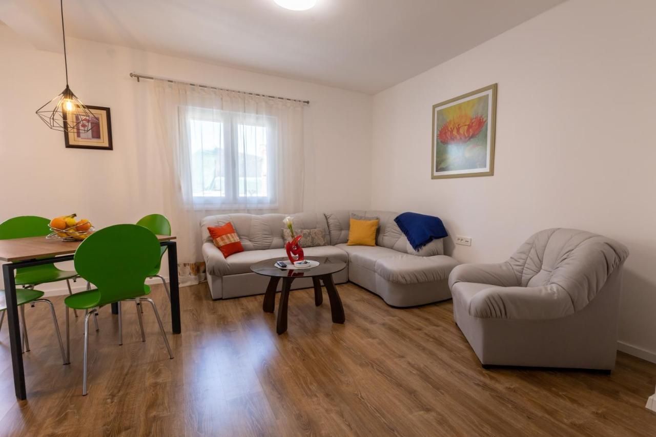 Self Check-In Apartment With Jacuzzi Mostar Exterior photo